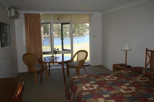 Hibiscus Lakeside Motel 3*