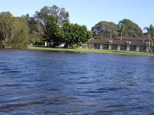 Hibiscus Lakeside Motel 3*