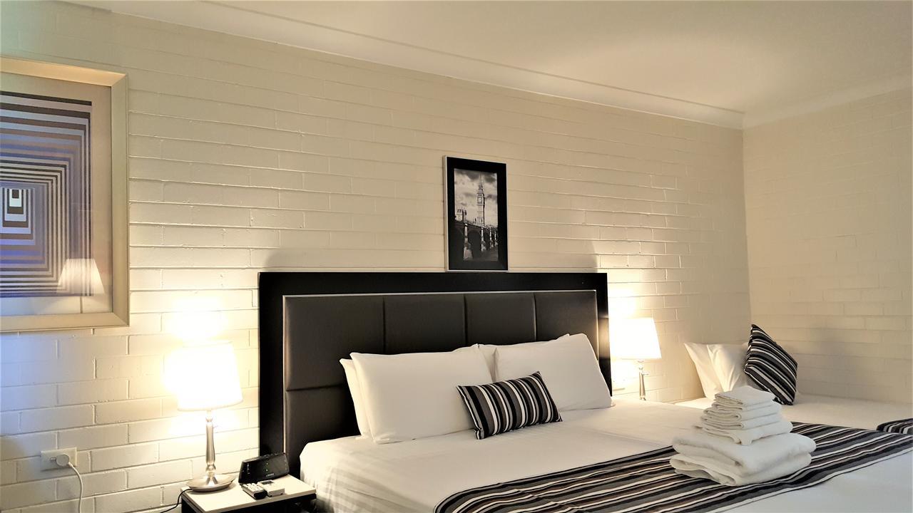 Hibiscus Lakeside Motel 3*