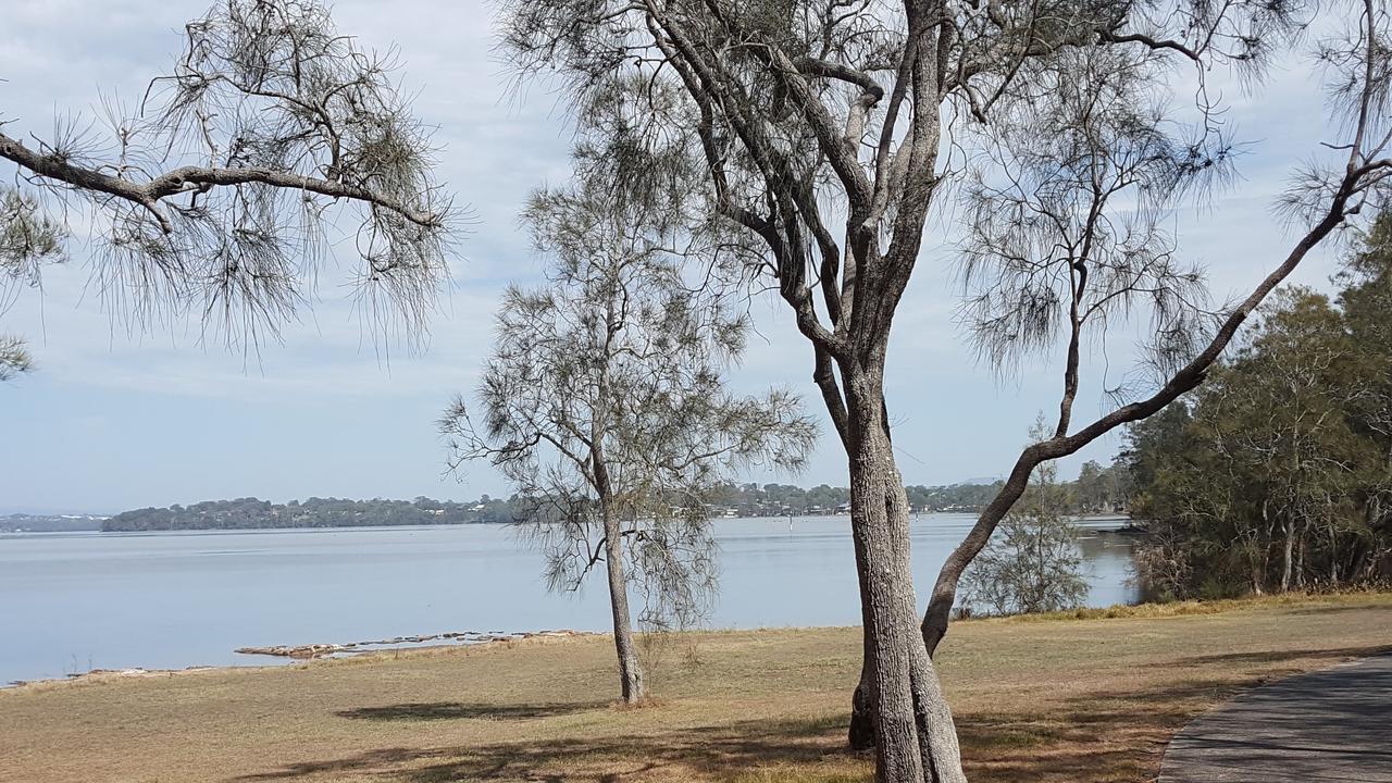 Hibiscus Lakeside Motel Budgewoi