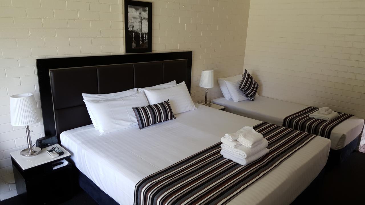 Hibiscus Lakeside Motel Budgewoi