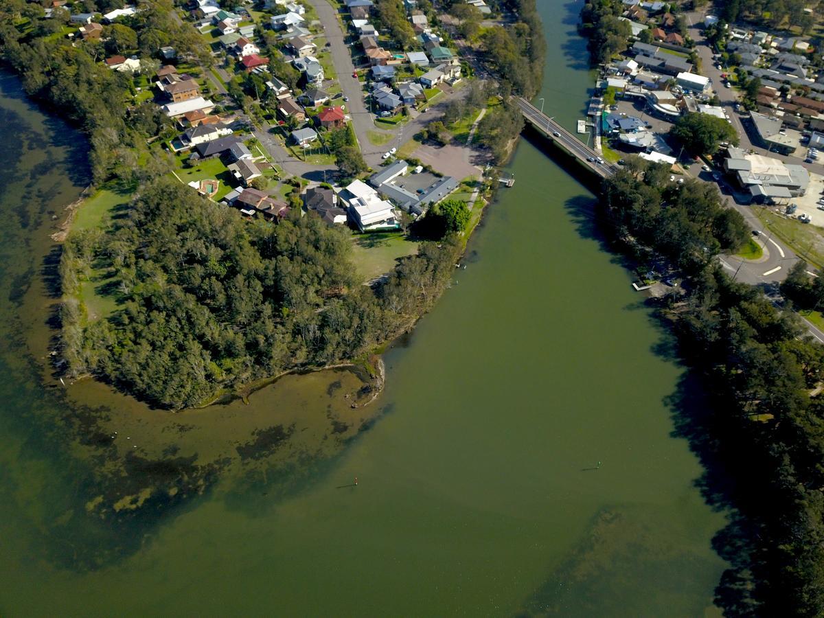 Hibiscus Lakeside Motel Budgewoi